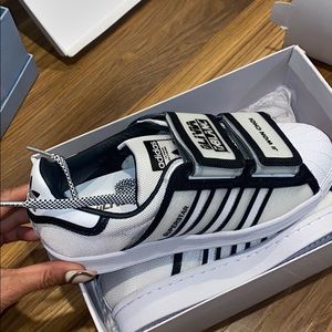 Adidas Ji won Choi x Olivia oblanc Superstar Shoes